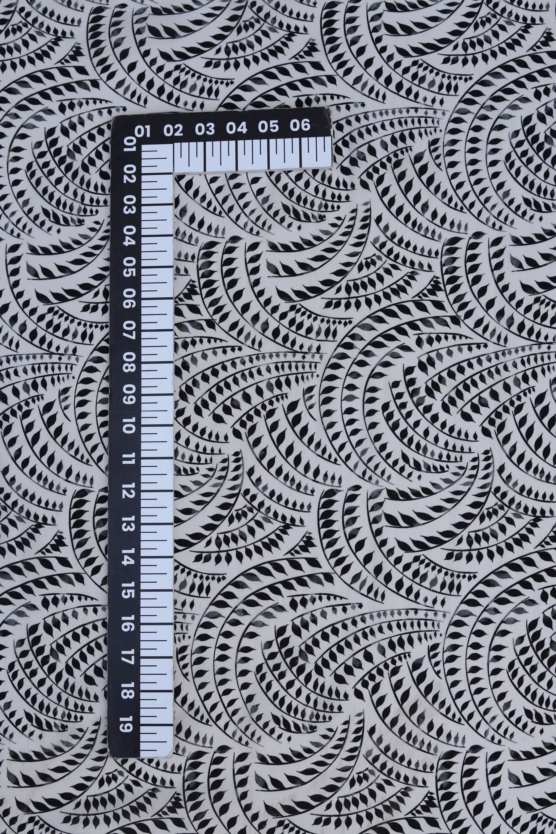 Black Off White Ornament Leaf Pattern Printed Natural Crepe Silk Fabric