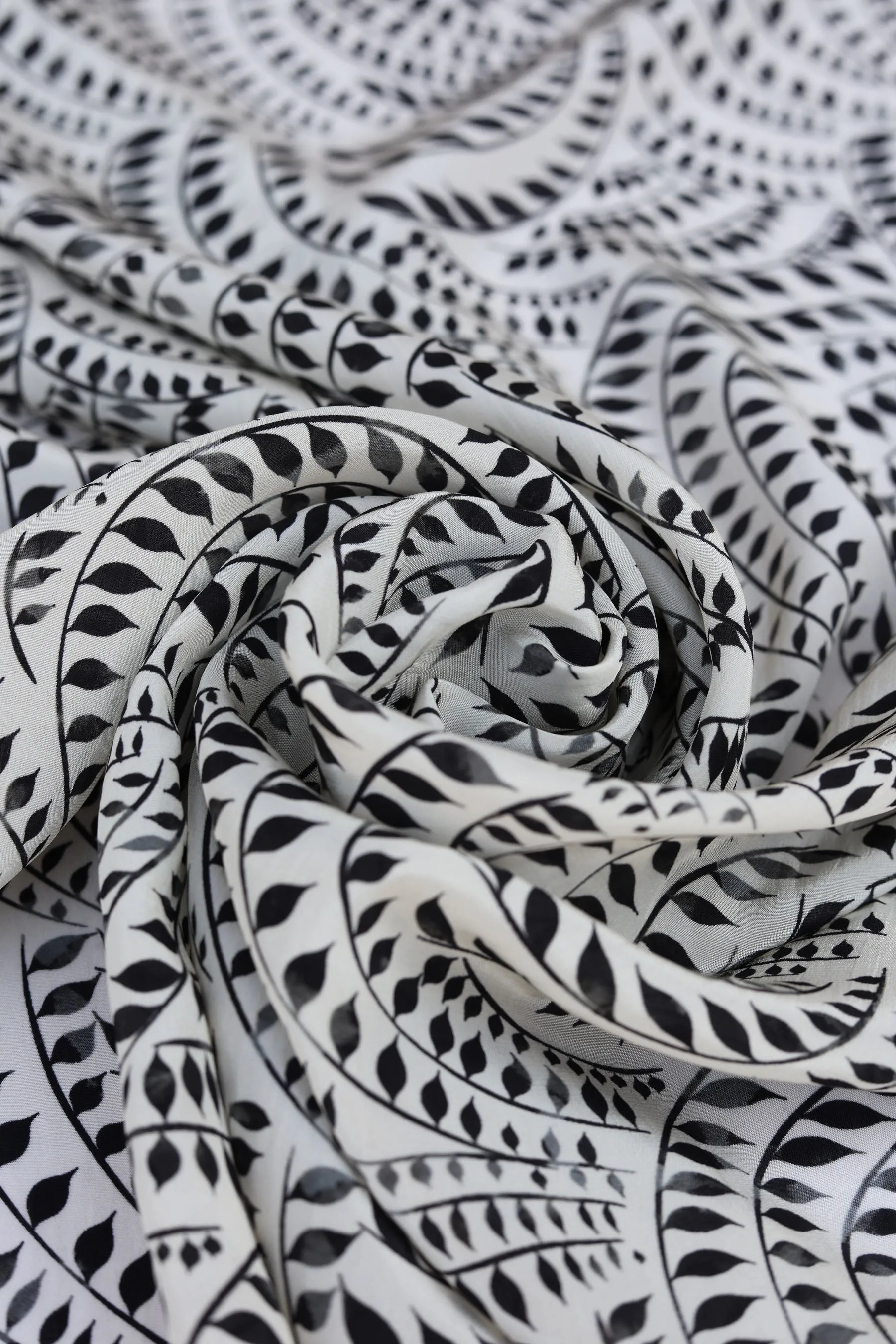 Black Off White Ornament Leaf Pattern Printed Natural Crepe Silk Fabric