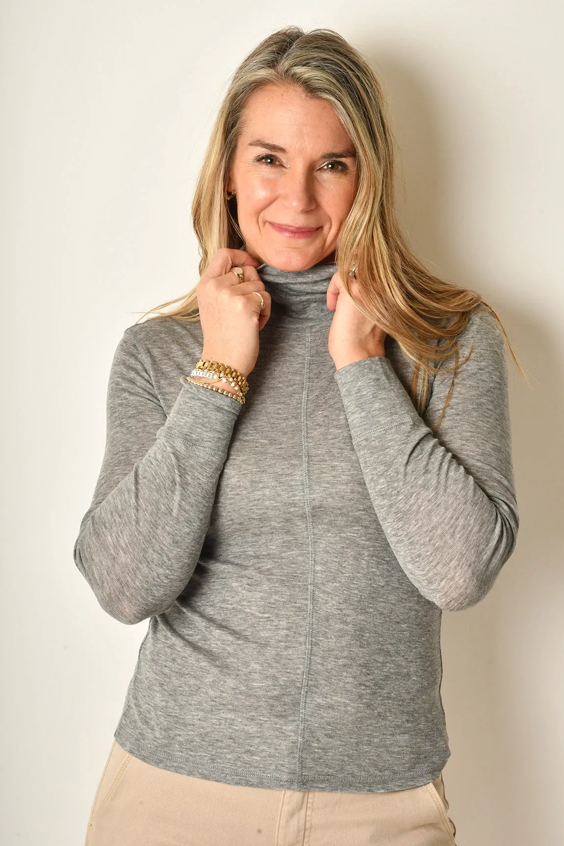 EXPOSED SEAMS MOCK NECK   Colors