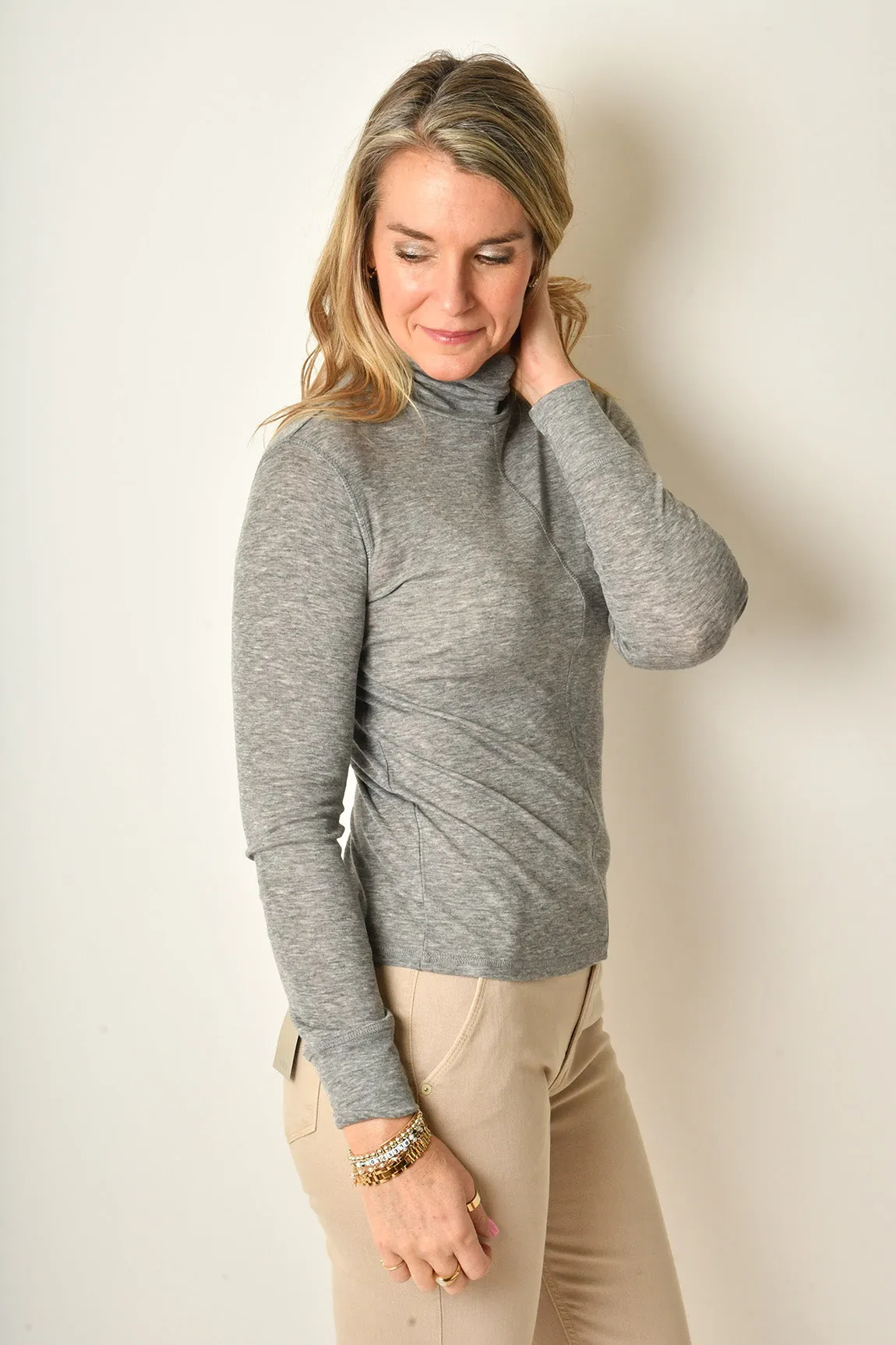 EXPOSED SEAMS MOCK NECK   Colors