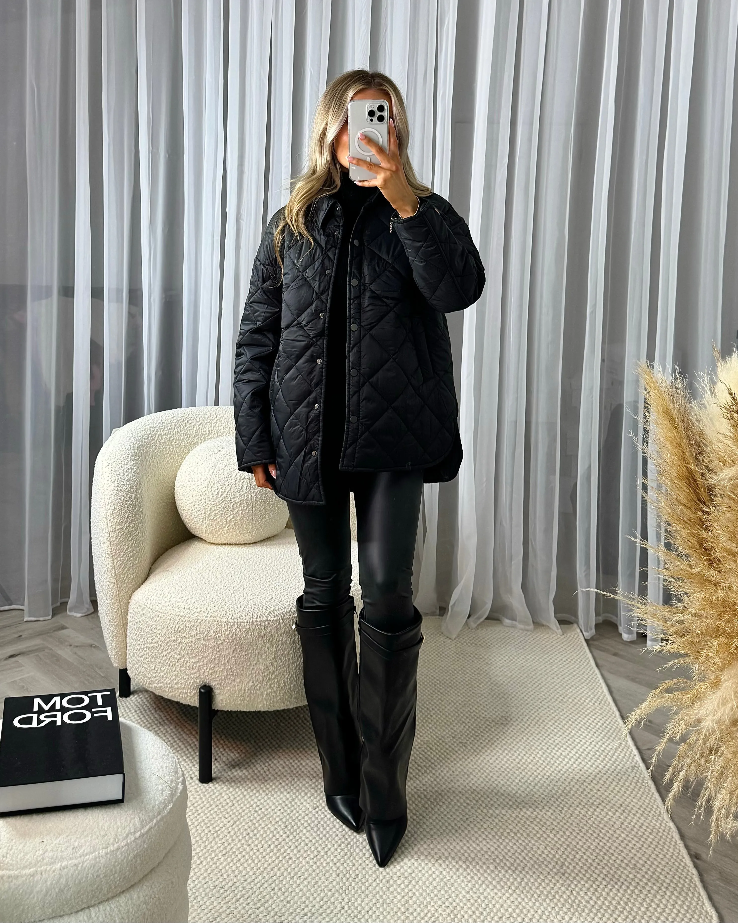 Gracie Quilted Short Collared Jacket- Black