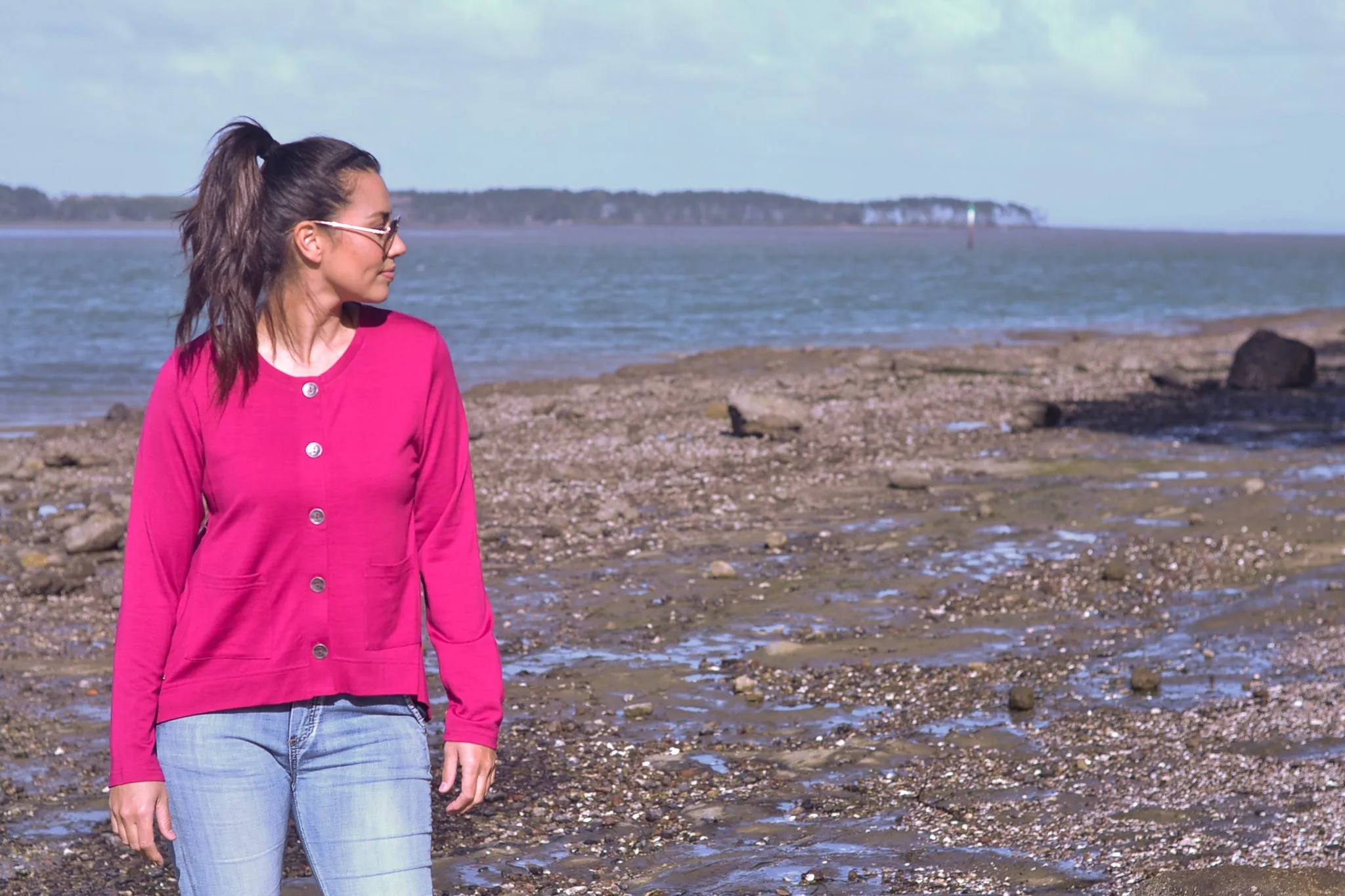 MERINO CRESCENT HEM CARDIGAN WITH POCKETS LONG SLEEVES ROUND NECK RASPBERRY