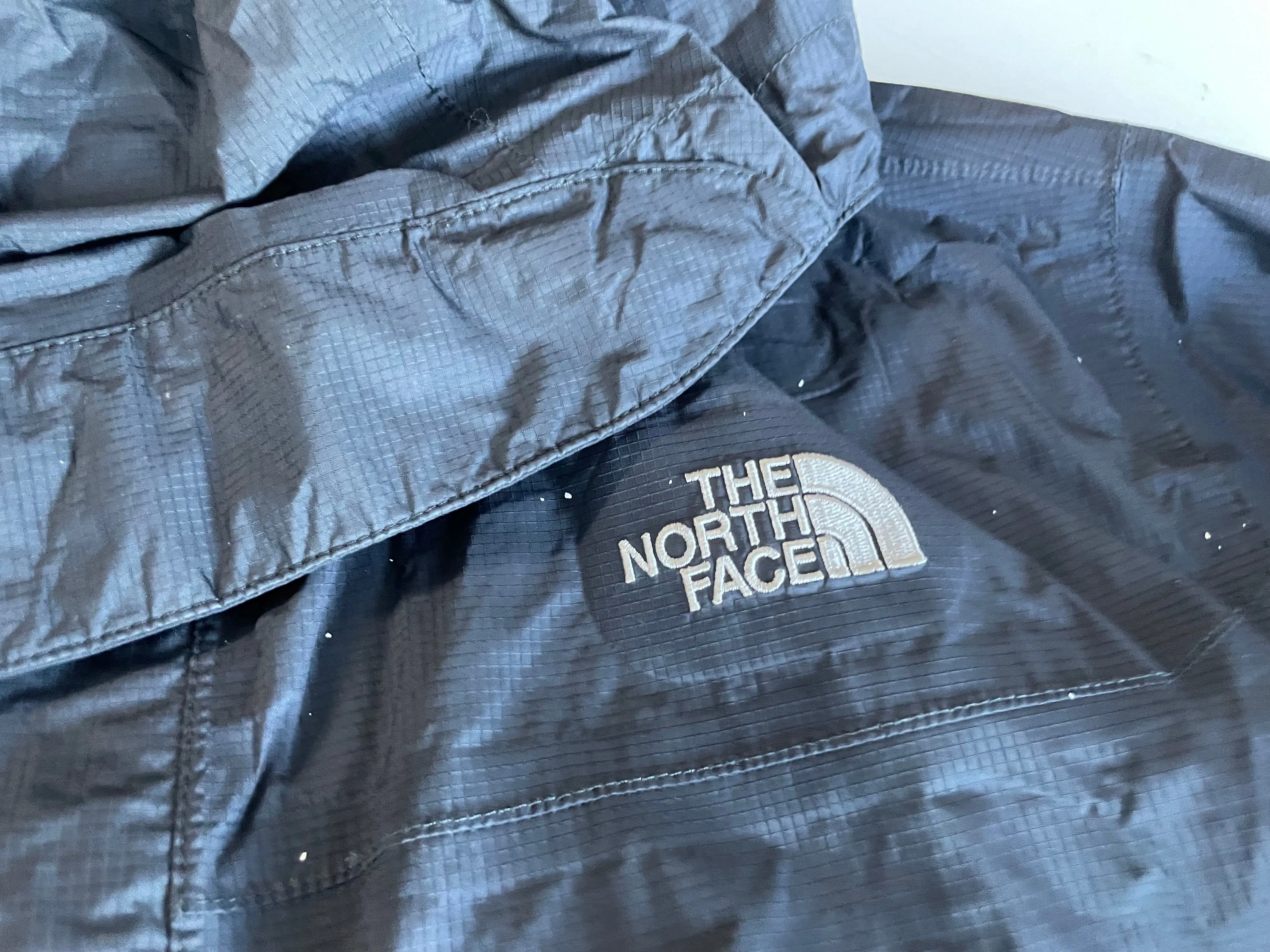 Vintage The North face Hyvent water proof black rain hooded jacket in L|L30W23|SKU 4411